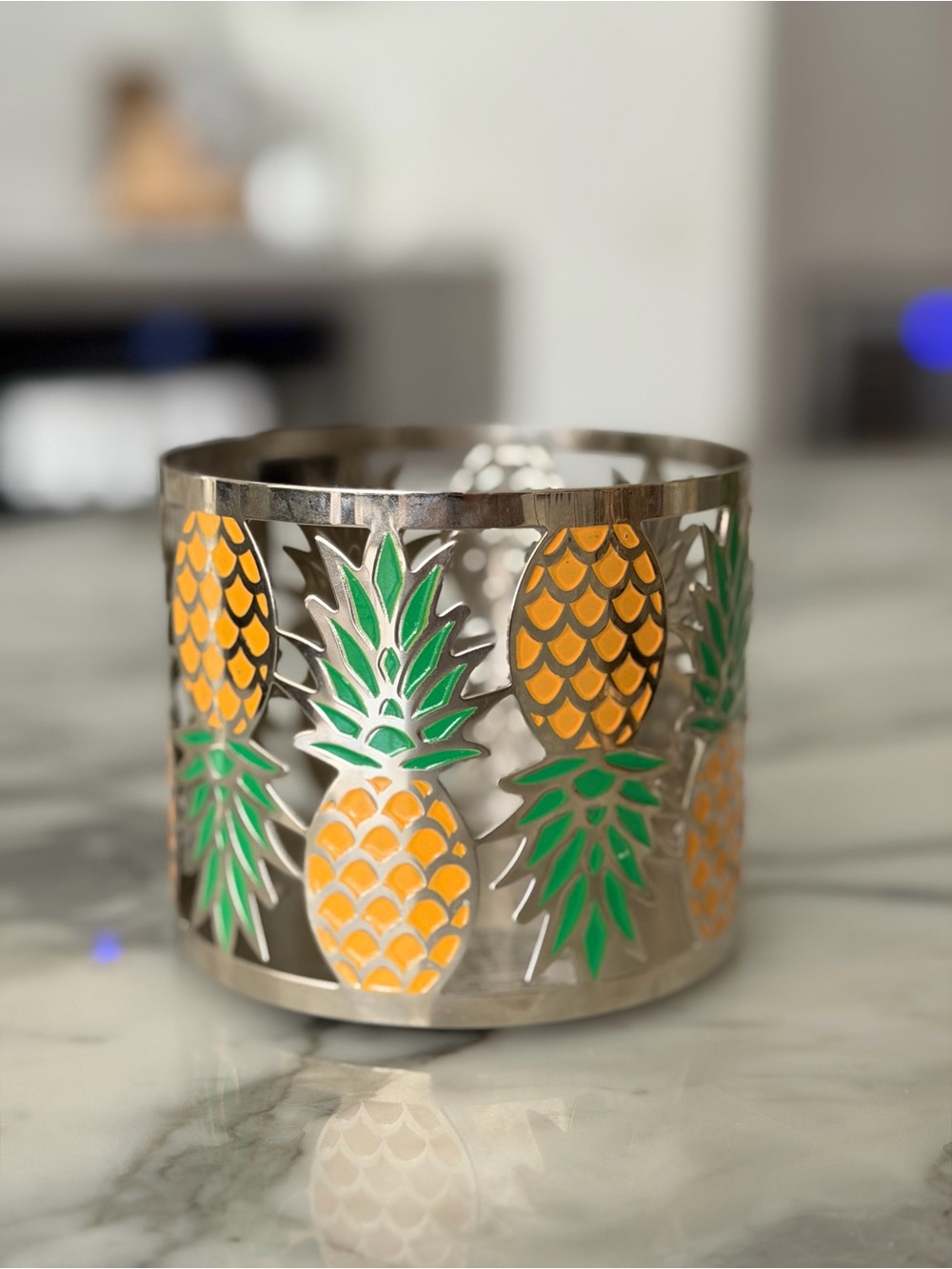 Bath & Body Works Pineapple Metal Candle Sleeve in Yellow & Green
